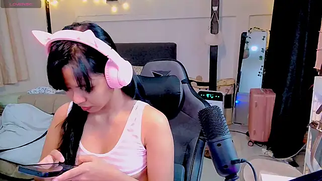 Snapshot of Kana_G chatting on February 10, 2025, 1:33 pm Kana G online show from February 10, 2025, 1:33 pm