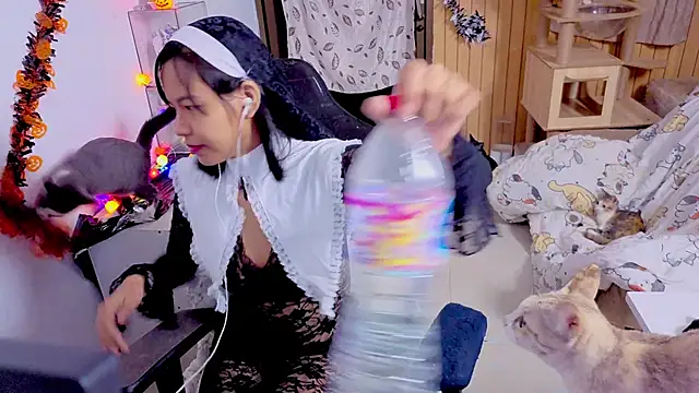 Snapshot of Kana_G chatting on October 31, 2025, 8:21 pm Kana G online show from October 31, 2025, 8:21 pm