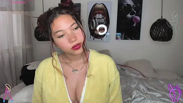 Snapshot of kyliejenner_hot chatting on February 16, 2025, 8:55 pm kyliejenner hot online show from February 16, 2025, 8:55 pm