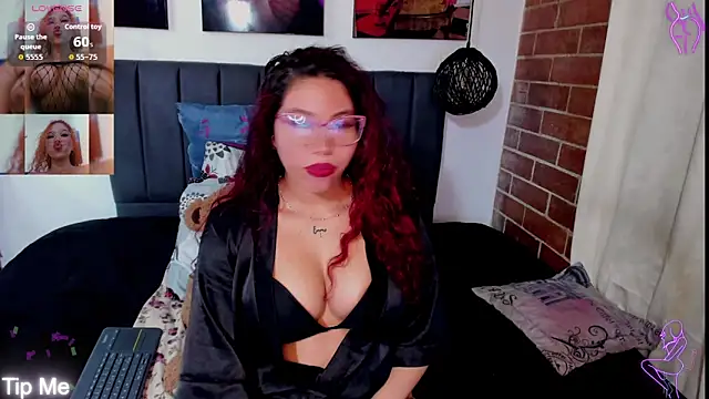 Snapshot of kyliejenner_hot chatting on October 10, 2025, 2:43 am kyliejenner hot online show from October 10, 2025, 2:43 am