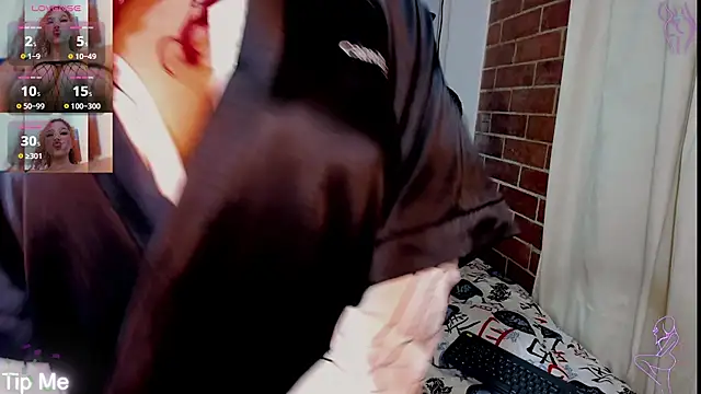 Snapshot of kyliejenner_hot chatting on October 26, 2025, 1:44 am kyliejenner hot online show from October 26, 2025, 1:44 am