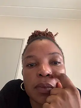 slimcateee online show from February 25, 2025, 10:37 am