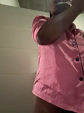 slimcateee online show from November 17, 2025, 9:04 am