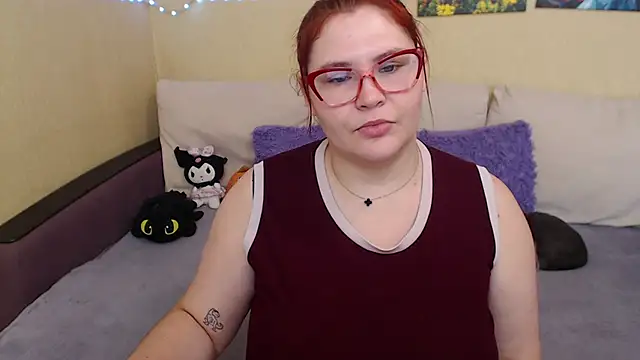 Snapshot of JuliaKeln chatting on September 10, 2025, 2:28 pm JuliaKeln online show from September 10, 2025, 2:28 pm