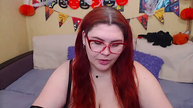 Snapshot of JuliaKeln chatting on October 25, 2025, 2:02 pm JuliaKeln online show from October 25, 2025, 2:02 pm