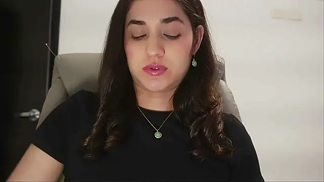 CuteeRose online show from April 15, 2026, 9:15 pm