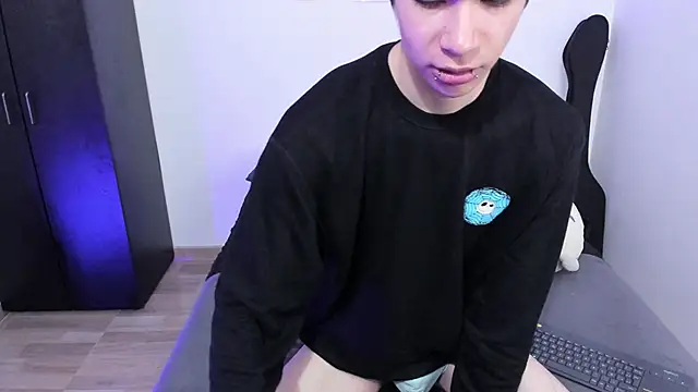 Aventure Twinks online show from March 18, 2025, 7:31 pm