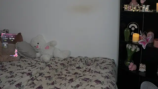 Snapshot of Nicolette__Shea_ chatting on December 6, 2024, 6:17 pm Nicolette Shea online show from December 6, 2024, 6:17 pm