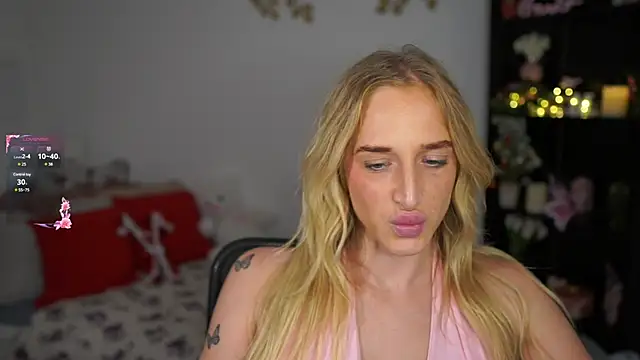 Snapshot of Nicolette__Shea_ chatting on December 22, 2024, 4:59 pm Nicolette Shea online show from December 22, 2024, 4:59 pm