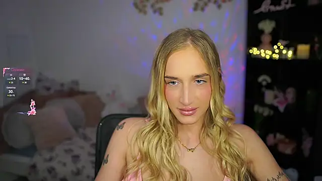 Snapshot of Nicolette__Shea_ chatting on January 27, 2025, 2:02 pm Nicolette Shea online show from January 27, 2025, 2:02 pm