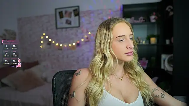 Snapshot of Nicolette__Shea_ chatting on February 18, 2025, 1:55 pm Nicolette Shea online show from February 18, 2025, 1:55 pm