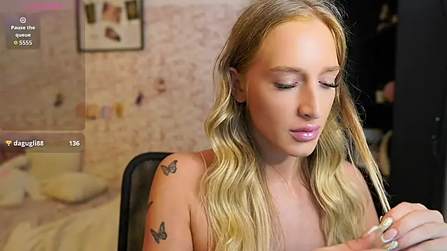 Snapshot of Nicolette__Shea_ chatting on September 11, 2025, 9:20 am Nicolette Shea online show from September 11, 2025, 9:20 am