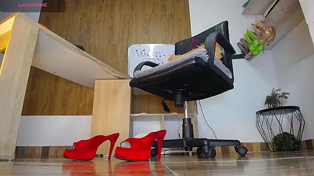 zultanalambert online show from February 28, 2025, 3:04 am