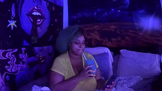 AutumnHart online show from February 5, 2025, 1:54 pm