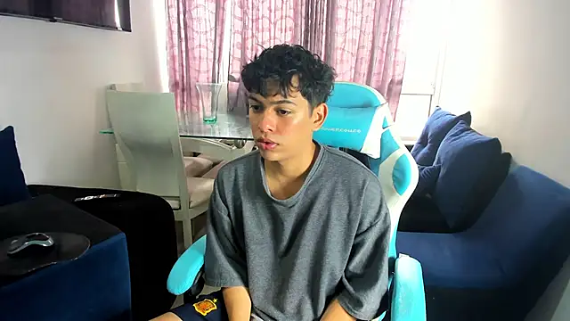 Snapshot of Franco_Rizzo_ chatting on February 24, 2025, 8:47 pm Franco Rizzo online show from February 24, 2025, 8:47 pm