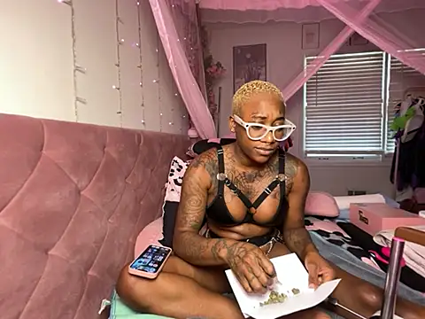 VixenCapri online show from June 24, 2026, 3:55 pm