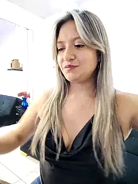 valeriahunter1 online show from February 27, 2026, 10:32 pm