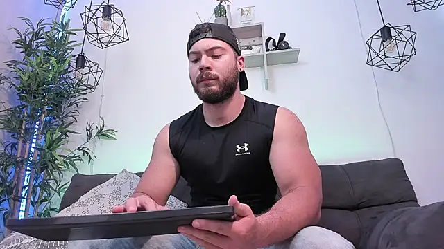 SebastianVilla  online show from March 4, 2025, 9:11 pm