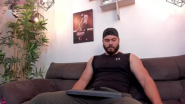 SebastianVilla  online show from October 28, 2025, 11:07 pm