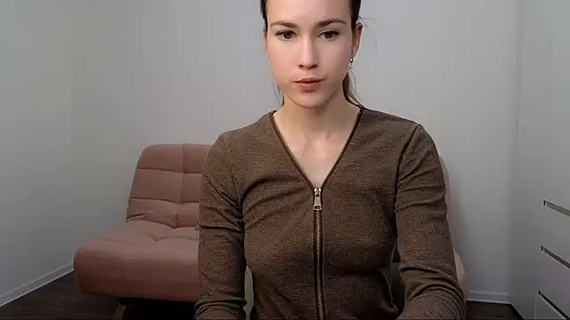 AliciaNewell online show from December 13, 2024, 1:33 pm