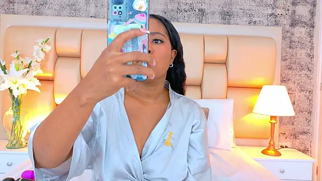 Snapshot of AlisonTravis chatting on November 4, 2025, 8:19 pm AlisonTravis online show from November 4, 2025, 8:19 pm