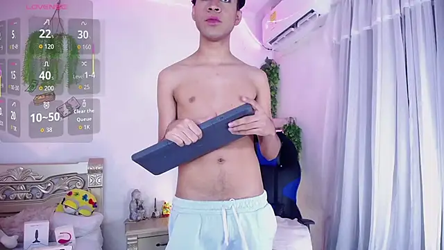 Snapshot of huge_armound chatting on October 20, 2025, 10:27 am huge armound online show from October 20, 2025, 10:27 am