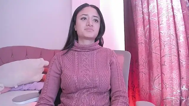  Caroliinee  online show from November 23, 2025, 5:02 pm