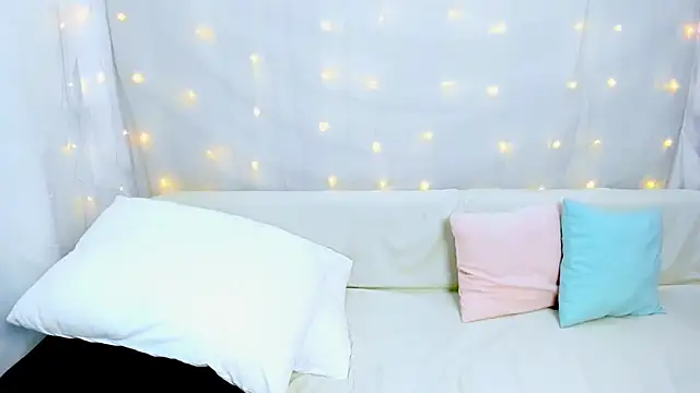 Lily Daviss online show from December 14, 2025, 3:01 am