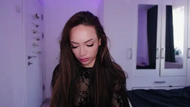 Snapshot of KaylaLaine chatting on November 1, 2025, 6:37 am KaylaLaine online show from November 1, 2025, 6:37 am