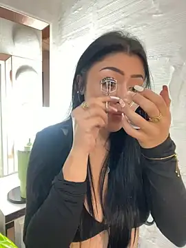 lucianaroy online show from February 19, 2025, 10:20 pm