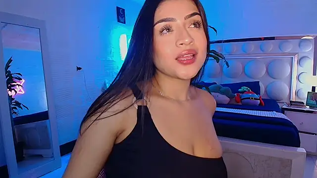 lucianaroy online show from October 15, 2025, 3:17 am