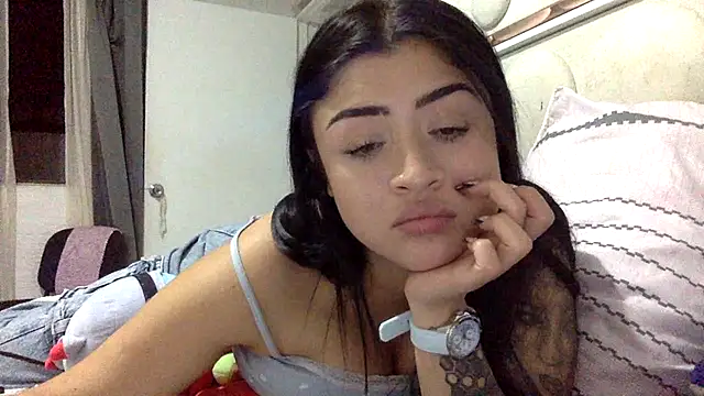 Snapshot of lucianaroy chatting on July 18, 2026, 1:21 am lucianaroy online show from July 18, 2026, 1:21 am