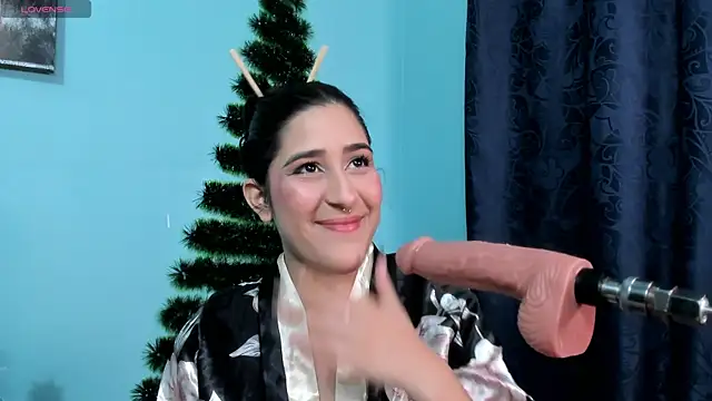 Snapshot of Antonella_cutee chatting on December 15, 2024, 4:40 am Antonella cutee online show from December 15, 2024, 4:40 am