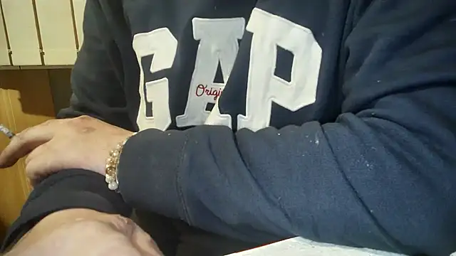 Snapshot of DjiniCD chatting on February 6, 2026, 4:54 pm DjiniCD online show from February 6, 2026, 4:54 pm