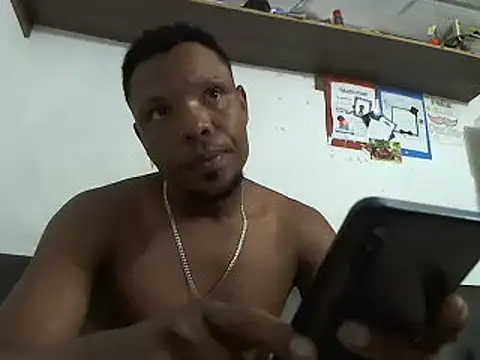 hugo3918  online show from January 21, 2025, 3:10 pm