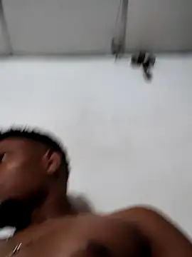 hugo3918  online show from October 20, 2025, 2:50 pm