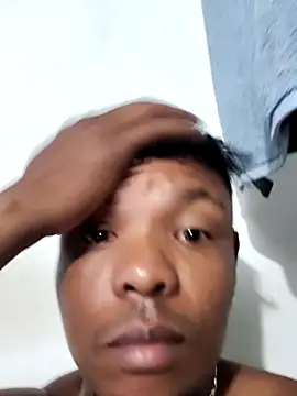 hugo3918  online show from February 6, 2026, 2:09 pm