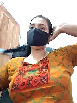 Snapshot of Ritusri_Dotta chatting on February 18, 2025, 4:04 am Ritusri Dotta online show from February 18, 2025, 4:04 am