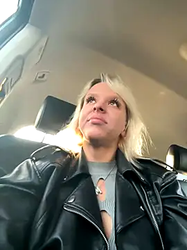 Snapshot of LikaCat chatting on September 18, 2025, 1:18 am LikaCat online show from September 18, 2025, 1:18 am