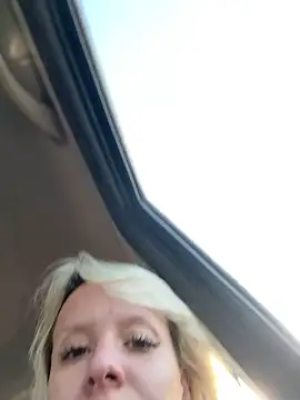 Snapshot of LikaCat chatting on September 26, 2025, 2:04 am LikaCat online show from September 26, 2025, 2:04 am