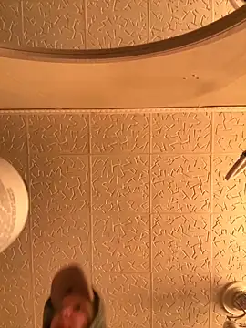 Snapshot of LikaCat chatting on October 17, 2025, 3:20 am LikaCat online show from October 17, 2025, 3:20 am