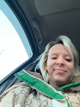 Snapshot of LikaCat chatting on November 1, 2025, 1:29 am LikaCat online show from November 1, 2025, 1:29 am