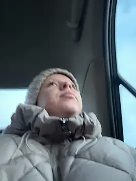 Snapshot of LikaCat chatting on November 13, 2025, 1:59 am LikaCat online show from November 13, 2025, 1:59 am