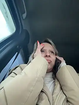 LikaCat online show from November 26, 2025, 2:45 am