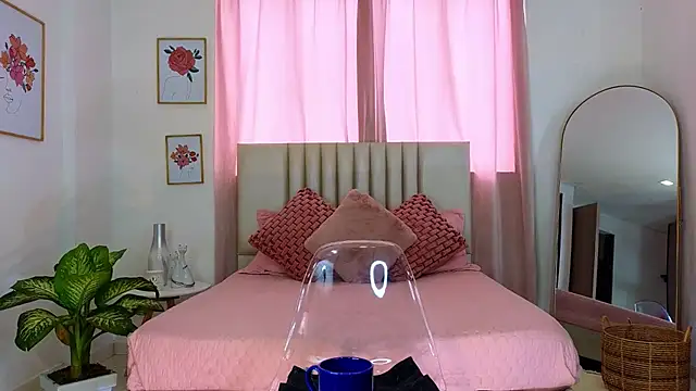 Snapshot of KristennBlue chatting on December 14, 2024, 1:59 pm KristennBlue online show from December 14, 2024, 1:59 pm