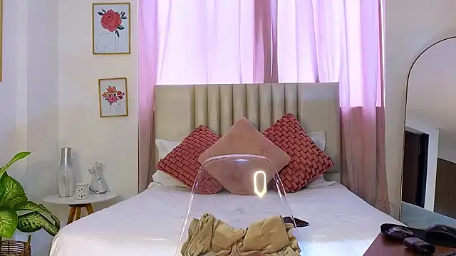 Snapshot of KristennBlue chatting on February 9, 2025, 1:25 pm KristennBlue online show from February 9, 2025, 1:25 pm