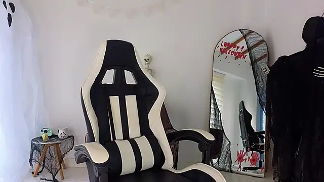 Snapshot of KristennBlue chatting on October 23, 2025, 4:17 pm KristennBlue online show from October 23, 2025, 4:17 pm