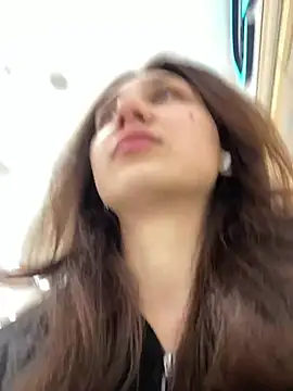 QuitieLia online show from January 24, 2025, 8:02 am