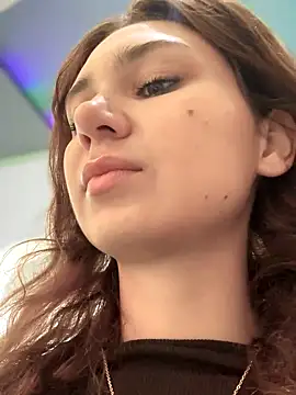 QuitieLia online show from October 7, 2025, 8:22 am