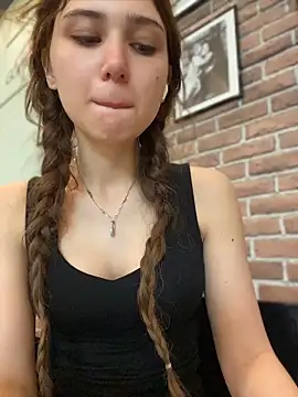 QuitieLia online show from May 14, 2026, 7:48 am